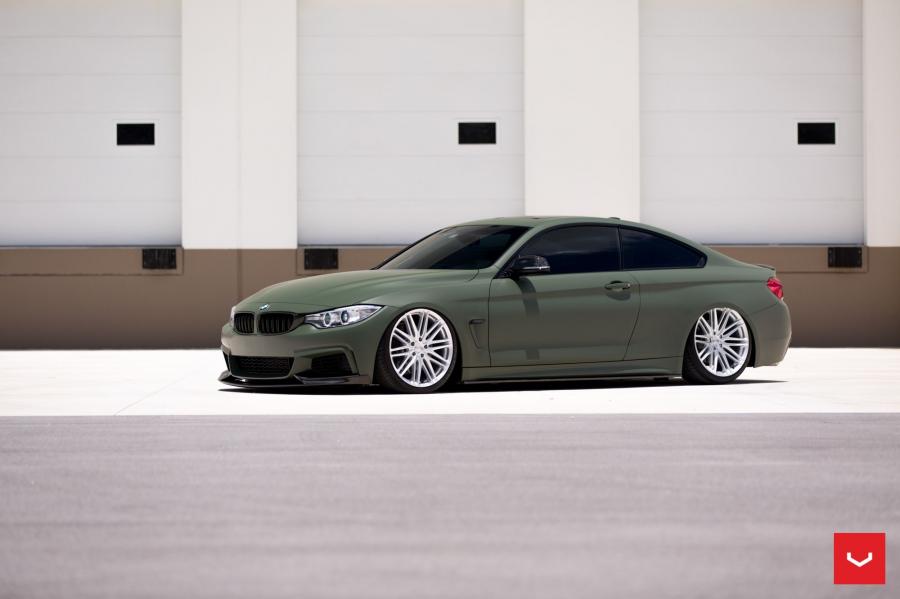  BMW M4 Coupe on Vossen Wheels (VFS4) 2017 года  (фото 8 из 46)